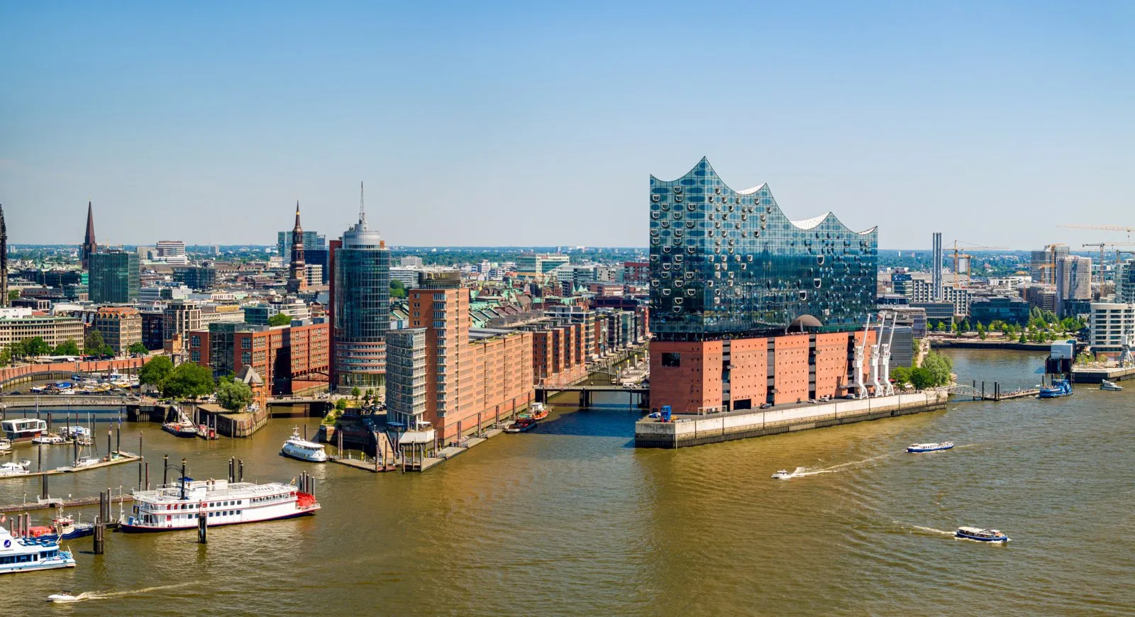 Hamburg harbour with the Elbphilharmonie